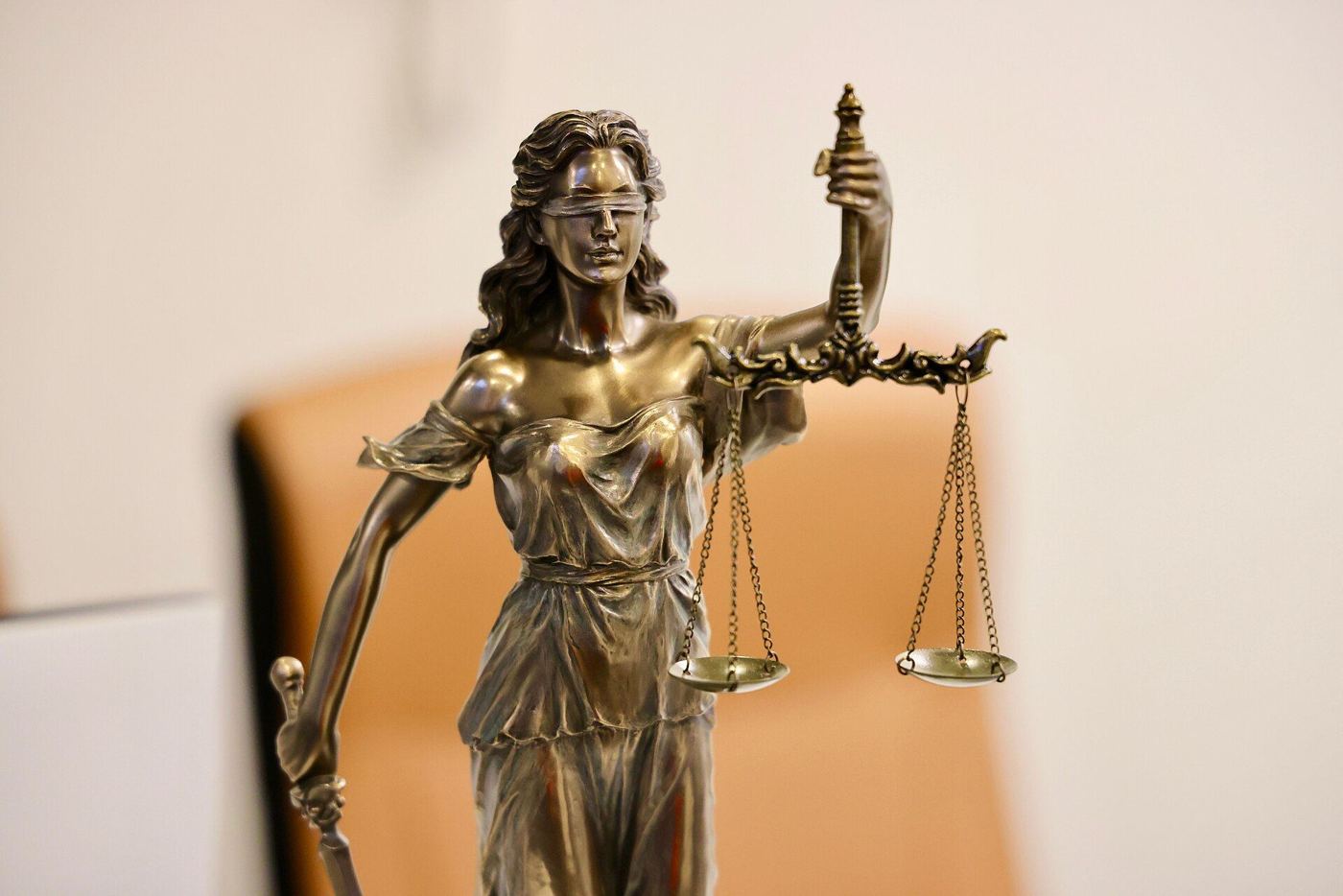 Estatua de la Justicia con su balanza